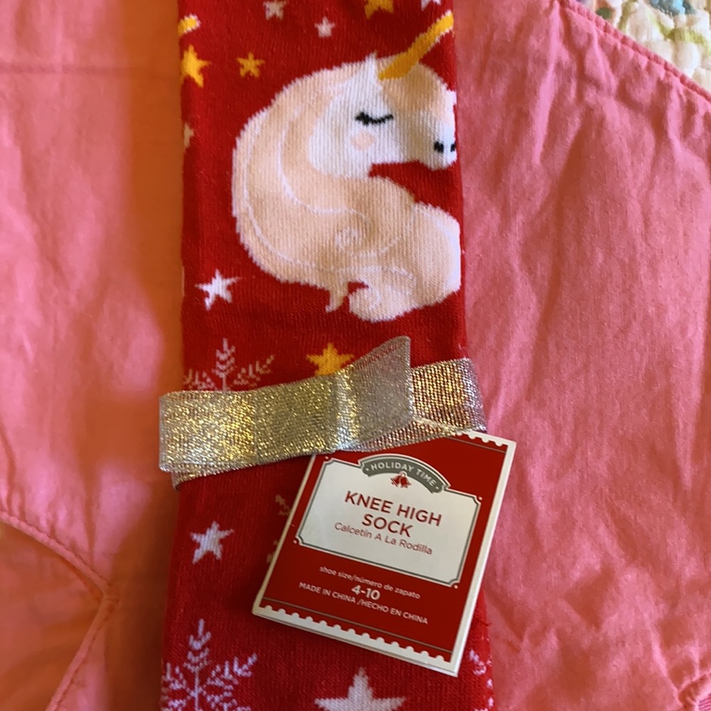 Women’s Christmas socks size 4 to 10. New with tags